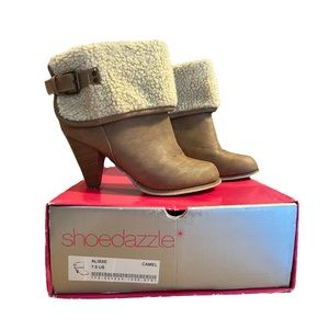 Shoedazzle Heeled Booties Size 7.5 in Camel